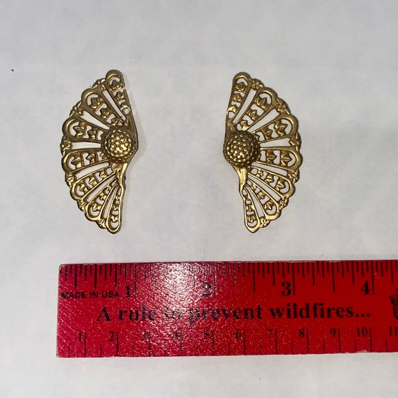 *3 for $12* Vintage Brass Fan Earrings - Picture 4 of 6